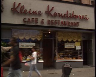 Link to Video | Manhattan, Third Avenue, Big Apple, color, 1989, United States of America, passenger, yellow cab, New York City, Little Germany, male human, man