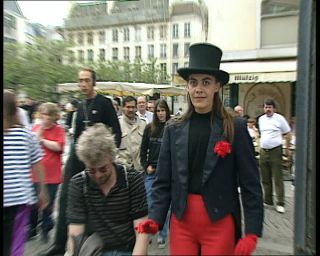 Link to Video | tourist destination, cultural center, France, megacity, Centre Georges Pompidou, metropolis, 1991, color, standard-definition television, 1990s, Europe, megalopolis, tourist attraction, Betacam SP, Paris