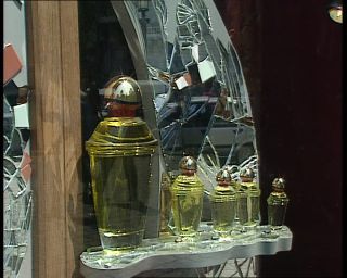 Link to Video | tourist destination, France, megacity, metropolis, 1991, color, standard-definition television, 90s, 1990s, Europe, megalopolis, avenue des Champs-Élysées, Betacam SP, Paris