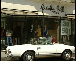 Link to Video | tourist destination, France, megacity, metropolis, 1991, color, standard-definition television, 90s, 1990s, Europe, megalopolis, avenue des Champs-Élysées, Betacam SP, Paris