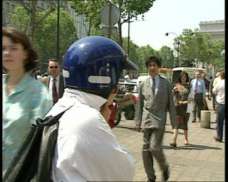 Link to Video | tourist destination, France, megacity, metropolis, 1991, color, standard-definition television, 90s, 1990s, Europe, megalopolis, avenue des Champs-Élysées, Betacam SP, Paris