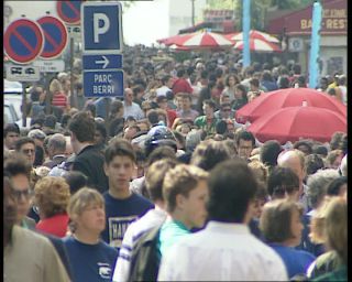 Link to Video | tourist destination, France, megacity, metropolis, 1991, color, standard-definition television, 90s, 1990s, Europe, megalopolis, avenue des Champs-Élysées, Betacam SP, Paris
