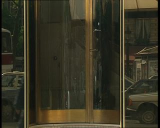 Link to Video | tourist destination, France, megacity, metropolis, 1991, color, standard-definition television, 90s, 1990s, Europe, megalopolis, avenue des Champs-Élysées, Betacam SP, Paris