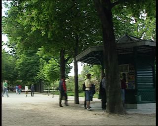 Link to Video | tourist destination, France, megacity, metropolis, 1991, color, standard-definition television, 90s, 1990s, Europe, megalopolis, avenue des Champs-Élysées, Betacam SP, Paris