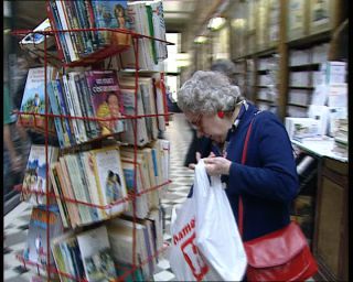 Link to Video | tourist destination, France, megacity, metropolis, 1991, color, standard-definition television, 1990s, Europe, megalopolis, Betacam SP, Paris