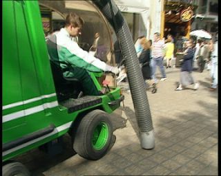 Link to Video | tourist destination, France, megacity, metropolis, 1991, color, standard-definition television, 90s, 1990s, Europe, megalopolis, avenue des Champs-Élysées, Betacam SP, Paris
