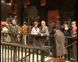 Link to Video | tourist destination, France, megacity, demonstration, labor union, metropolis, 1991, color, standard-definition television, protest, 1990s, Europe, megalopolis, Betacam SP, Paris