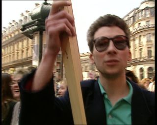 Link to Video | tourist destination, France, megacity, demonstration, labor union, metropolis, 1991, color, standard-definition television, protest, 1990s, Europe, megalopolis, Betacam SP, Paris