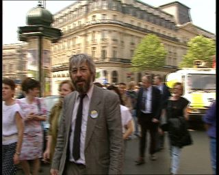 Link to Video | tourist destination, France, megacity, demonstration, labor union, metropolis, 1991, color, standard-definition television, protest, 1990s, Europe, megalopolis, Betacam SP, Paris