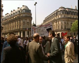 Link to Video | tourist destination, France, megacity, demonstration, labor union, metropolis, 1991, color, standard-definition television, protest, 1990s, Europe, megalopolis, Betacam SP, Paris