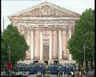 Link to Video | right of asylum, tourist destination, France, Flankierende Maßnahmen zum freien Personenverkehr, police operation, megacity, demonstration, metropolis, 1991, color, Black Africans, standard-definition television, asylum, social conflict, La Madeleine, 1990s, police, Europe, megalopolis, asylum seeker, Betacam SP, Paris