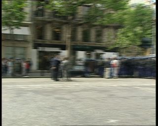 Link to Video | right of asylum, tourist destination, France, Flankierende Maßnahmen zum freien Personenverkehr, police operation, megacity, demonstration, metropolis, 1991, color, Black Africans, standard-definition television, asylum, social conflict, La Madeleine, 1990s, police, Europe, megalopolis, asylum seeker, Betacam SP, Paris