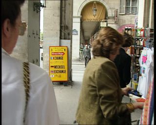 Link to Video | tourist destination, France, megacity, metropolis, 1991, color, standard-definition television, 90s, 1990s, Europe, megalopolis, Betacam SP, Paris