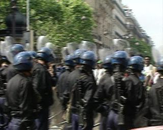Link to Video | right of asylum, tourist destination, France, Flankierende Maßnahmen zum freien Personenverkehr, police operation, megacity, demonstration, metropolis, 1991, color, Black Africans, standard-definition television, asylum, social conflict, La Madeleine, 1990s, police, Europe, asylum seeker, Betacam SP, Paris