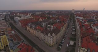 Link to Video | March, bird's-eye view, pandemic, big city, Munich, Germany, curfew, 2020, high-angle shot, horizon, aerial shot, Vogelperspektive, emptiness, evening, architectural structure, SARS-CoV-2, COVID-19, Donnersberg bridge, Bavaria