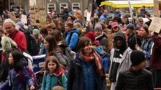 Link zum Video | Zukunftsangst, Klimawandel, Next Generation, München, Demonstration, Klimabewegung, Jugend, 2019, Protest, Jugendbewegung, Zukunft, Schulkind, soziale Bewegung, Fridays for Future, Klimaaktivist, Schulstreik