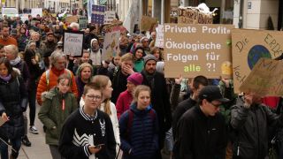 Link zum Video | Zukunftsangst, Klimawandel, Next Generation, München, Demonstration, Klimabewegung, Jugend, 2019, Protest, Jugendbewegung, Zukunft, Schulkind, soziale Bewegung, Fridays for Future, Klimaaktivist, Schulstreik