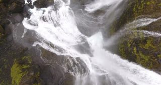 Link zum Video | Landschaft, Tourismusziel, Island, Naturschauspiel, Skandinavien, Farbe, flüssiges Wasser, Wasserfall, Europa, Luftaufnahme, Sehenswürdigkeit, Natur