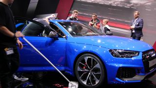 Link to Video | passenger car, motor car, Frankfurt am Main, audience, trade fair, International Motor Show Germany