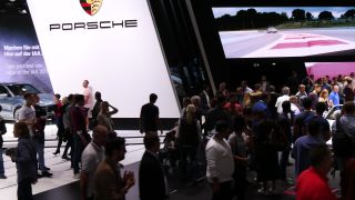 Link to Video | passenger car, motor car, Frankfurt am Main, audience, trade fair, International Motor Show Germany