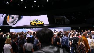 Link to Video | passenger car, motor car, Frankfurt am Main, audience, trade fair, International Motor Show Germany