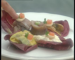 Link to Video | gastronomy, Norway, 1993, food, culinary art, Scandinavia, standard-definition television, 90s, 1990s, raw fish dish, Balestrand Municipality, dinner, dish, Betacam SP