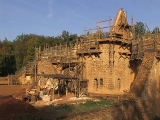 Link to Video | experiment, tourist destination, Middle Ages, Yonne, France, Guédelon Castle, Bourgogne-Franche-Comté, Treigny, 2008, High Middle Ages, color, castle, tourist attraction, experimental archaeology, long-term experiment, 13th century