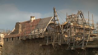 Link to Video | experiment, tourist destination, Middle Ages, Yonne, France, Guédelon Castle, Bourgogne-Franche-Comté, Treigny, 2010, High Middle Ages, color, craft, castle, construction site, tourist attraction, experimental archaeology, long-term experiment, 13th century