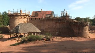 Link to Video | experiment, tourist destination, Middle Ages, Yonne, France, Guédelon Castle, Bourgogne-Franche-Comté, Treigny, 2010, High Middle Ages, color, craft, castle, construction site, tourist attraction, experimental archaeology, long-term experiment, 13th century