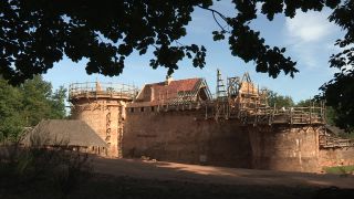 Link to Video | experiment, tourist destination, Middle Ages, Yonne, France, Guédelon Castle, Bourgogne-Franche-Comté, Treigny, 2010, High Middle Ages, color, craft, castle, construction site, tourist attraction, experimental archaeology, long-term experiment, 13th century