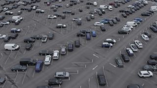 Link to Video | passenger car, bird's-eye view, novelty, motor car, Wirtschaftsgut, automotive industry, Neuwagen, color, white, black, grey, aerial shot, 2021, parking lot
