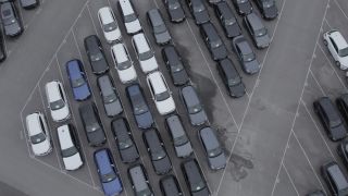Link to Video | passenger car, bird's-eye view, novelty, motor car, Wirtschaftsgut, automotive industry, Neuwagen, color, white, black, grey, aerial shot, 2021, parking lot