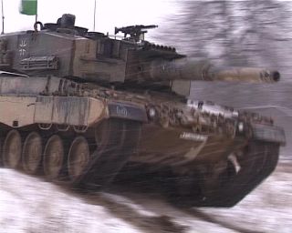 Link to Video | September, tank, Leopard 2, military training area, 2000, 4:3, color, standard-definition television, Fahren, military exercise, Bundeswehr, Krauss-Maffei Wegmann, snow, Main battle tank
