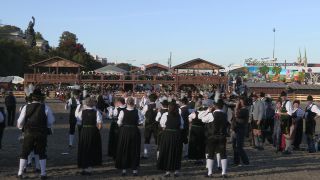 Link to Video | Oktoberfest, October, Volksfest, show, Munich, Full High Definition, Germany, Tracht, 2010s, 2010, color, Artiodactyla, attraction, traditional costume, performance, folklore, tourist attraction, Theresienwiese, horse, Bayerisches Zentral-Landwirtschaftsfest, Bavaria