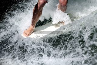 Link to Photo | sea spray, Isar, photography, talent, standing wave, stehende Welle, surfing, surfer, foot, surfing, Munich, action fiction, Englischer Garten, liquid water, sport, surfboard, balance, Eisbach, urban sport, Bavaria