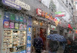 Link to Photo | fine-art photography, photography, Munich, digital photography, drop, color, Photoart, wet season, art, central business district, rain, Bavaria, Rainy Day