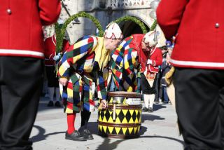 Link to Photo | February, photography, dance, fun, New Town Hall (Munich), Munich, Germany, folk dance, Zunfttanz, February 23, Marienplatz, 2019, Schäfflertanz, red, traditional costume, folklore, human, rathaus, tradition, man, costume, joy, Bavaria