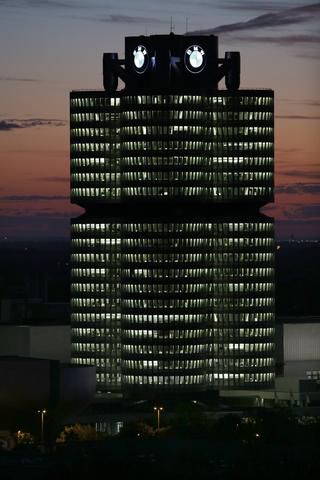 Link to Photo | office building, photography, Munich, sunrise, V4, landmark, BMW, building, Moderne architecture, BMW Headquarters, tourist attraction, corporate headquarters