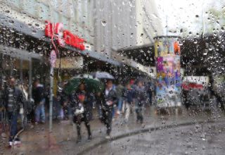 Link to Photo | fine-art photography, Munich, digital photography, drop, color, Photoart, wet season, art, central business district, rain, Rainy Day