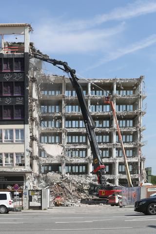 Link to Photo | photography, Munich, Debris, excavator, Germany, 2019, Demolition companies, demolition, building, Landsberger Straße, Tengelmann Group