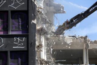 Link to Photo | photography, Munich, Debris, excavator, Germany, 2019, Demolition companies, demolition, building, Landsberger Straße, Tengelmann Group