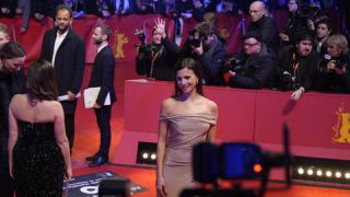 Link to Photo | television actor, February, annual event, photograph, Aylin Tezel, Berlin International Film Festival, film industry, event, Germany, celebrity, actress, color, film festival, February 15, red carpet, opening ceremony, Europe, 2024, Berlin, evening, very important person