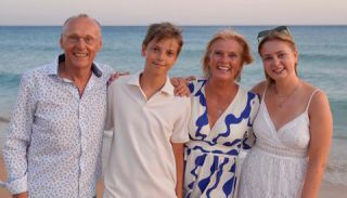 Link to Photo | vacation, August, photograph, fashion, summer, school holiday, joie de vivre, recreation, color, lifestyle, Portugal, 2024, paid time off, Smart casual, happiness, bestager, joy