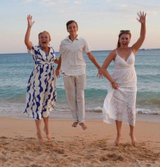 Link to Photo | vacation, August, photograph, fashion, summer, school holiday, joie de vivre, recreation, color, lifestyle, Portugal, 2024, paid time off, Smart casual, happiness, bestager, joy