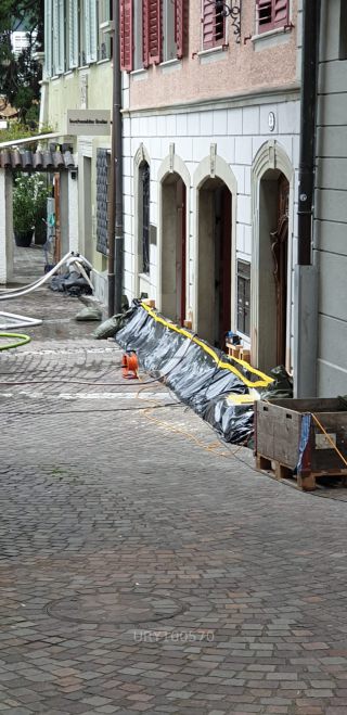 Link zum Foto | Klimawandel, Schweiz, Reuss, Luzern, Amateurfilm, Hochwasser, Schranke