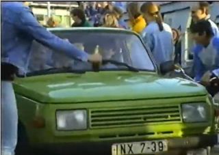 Link to Photo | November, historical event, German Democratic Republic, screenshot, color, 1989, standard-definition television, November 10, DV, daytime, East Berlin, Berlin, fall of the Berlin Wall