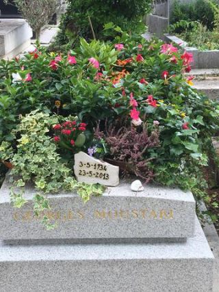 Link to Photo | photograph, France, grave, color, cemetery, death, Europe, day, Paris, Père Lachaise
