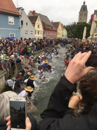 Link to Photo | annual event, photograph, Fischertag, Memmingen, Allgäu, Germany, amateur photography, spectacle, liquid water, Europe, tradition, Bavaria