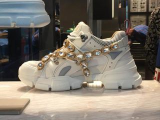 Link to Photo | photograph, fashion, France, shoe style, sneakers, amateur photography, color, shoe, 2019, display window, shoe store, Paris, luxury good