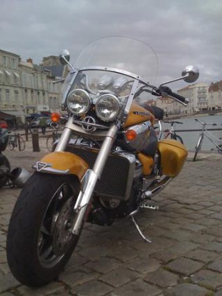 Link to Photo | cruiser, photograph, France, 2009, amateur photography, color, Vieux-Port de La Rochelle, Charente-Maritime, motorcycle, golden yellow, port, hobby, city, La Rochelle, Triumph Rocket 3, Triumph Rocket III, luxury good